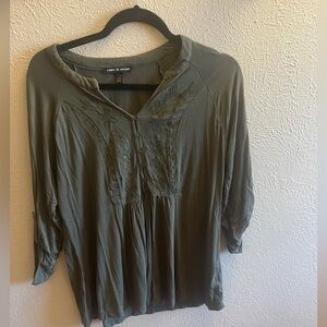 Cable and Gauge Women's Green Peasant Top